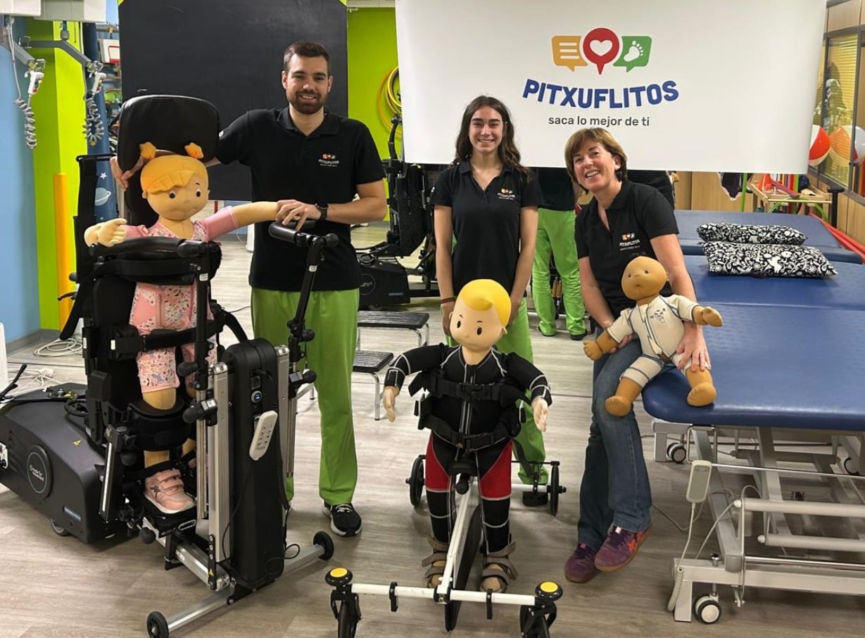 Idoia Gandarias, con su equipo en Pitxuflitos, en Bilbao