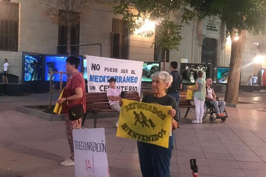 Imagen de archivo de una acción de Bienvenidxs Refugiadxs en la plaza de Navarra de Huesca