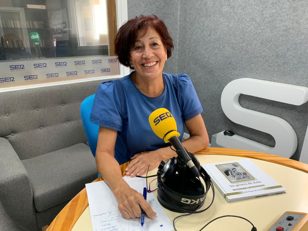 Inés Rojas en los estudios de SER Lanzarote.