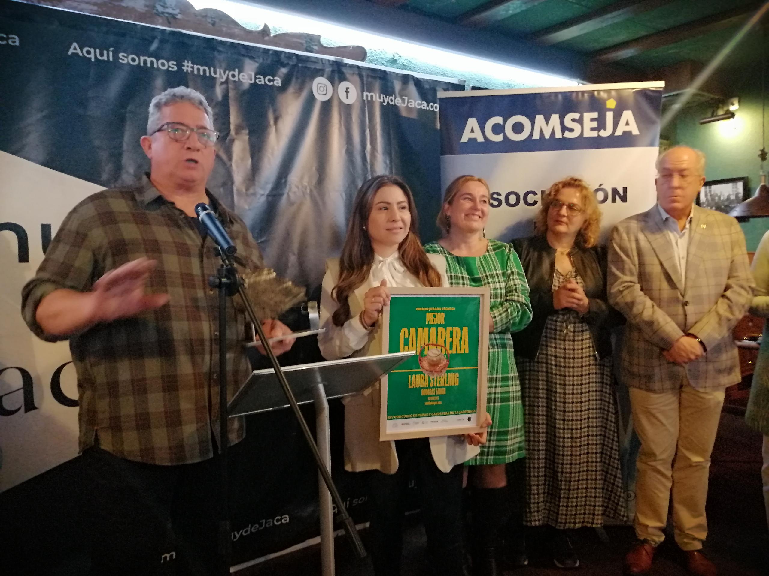 Laura Sterling, mejor camarera del XIV Concurso "Este finde tapas"