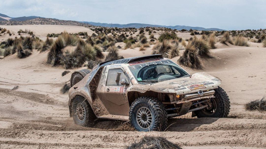 El coche de Diego Vallejo durante el Dakar