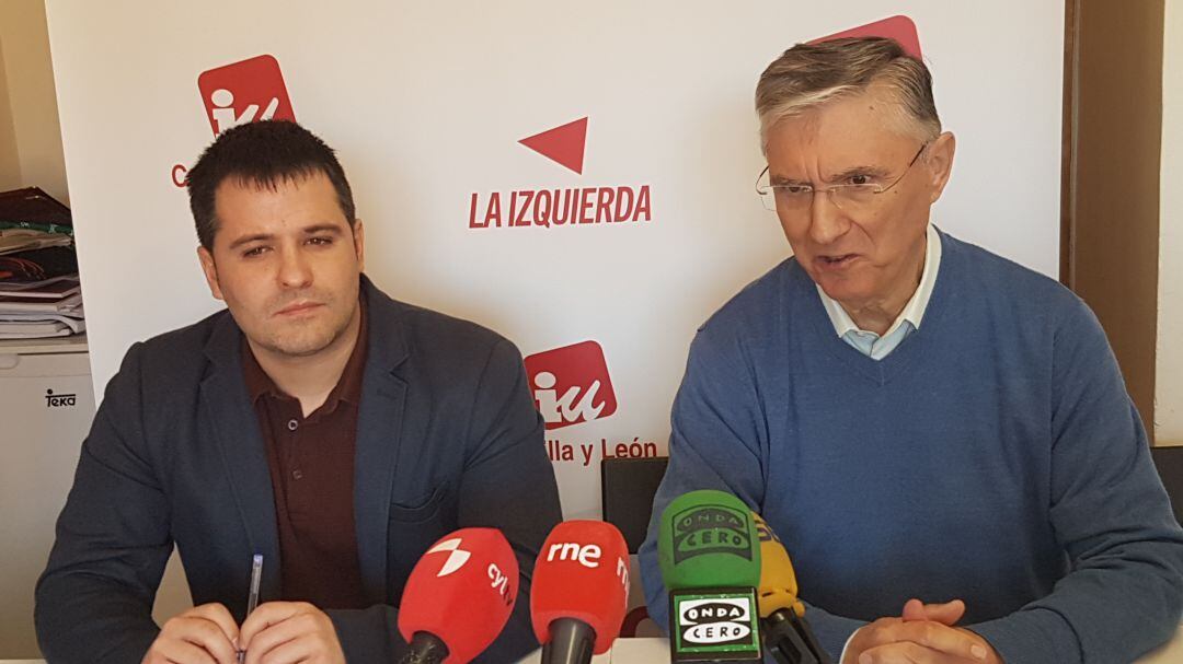 El secretario de organización de Castilla y León, Jorge Barragán junto a Jose Luis Ordóñez en su comparecencia de hoy ante los medios