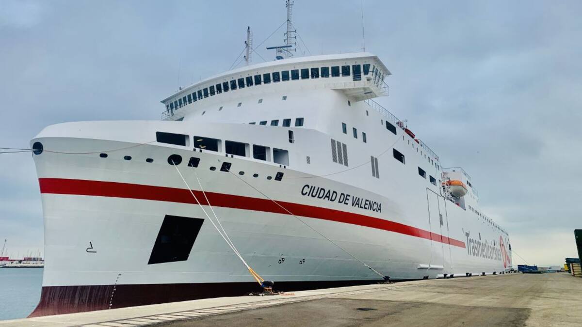 Cádiz estrena nuevo barco con Canarias