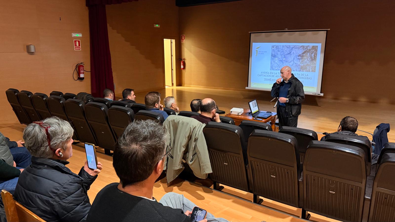 El Ayuntamiento de Úbeda garantiza el suministro de agua tras la rotura de la tubería desde el pantano del Aguascebas