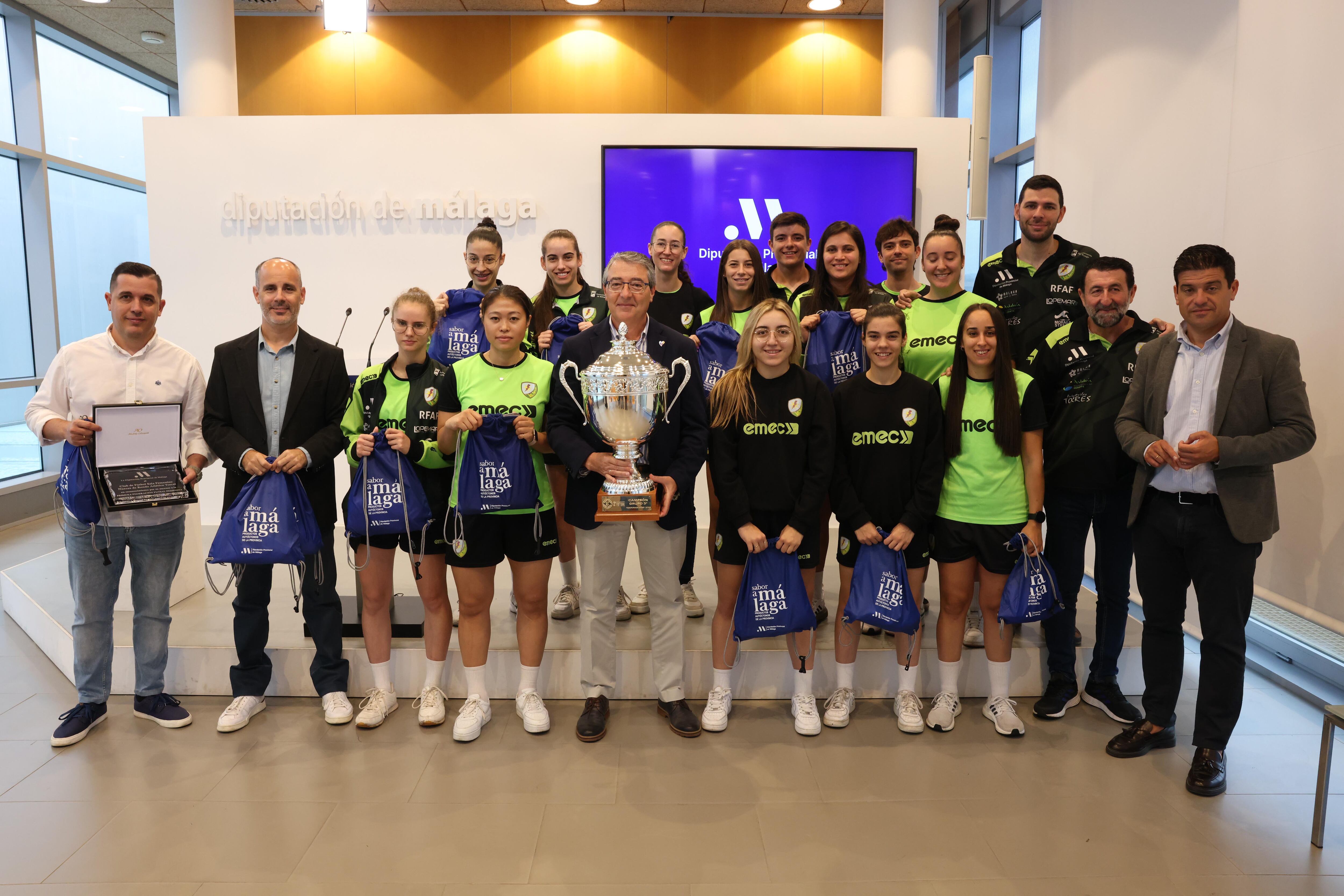 El Nueces de Ronda Atlético Torcal recibido por el presidente de la Diputación Francisco Salado, por su reciente ascenso a Primera División del fútbol sala femenino
