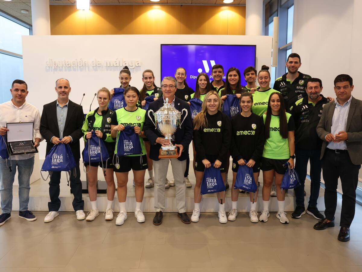 El Nueces de Ronda Atlético Torcal celebra el ascenso a Primera División en la Diputación