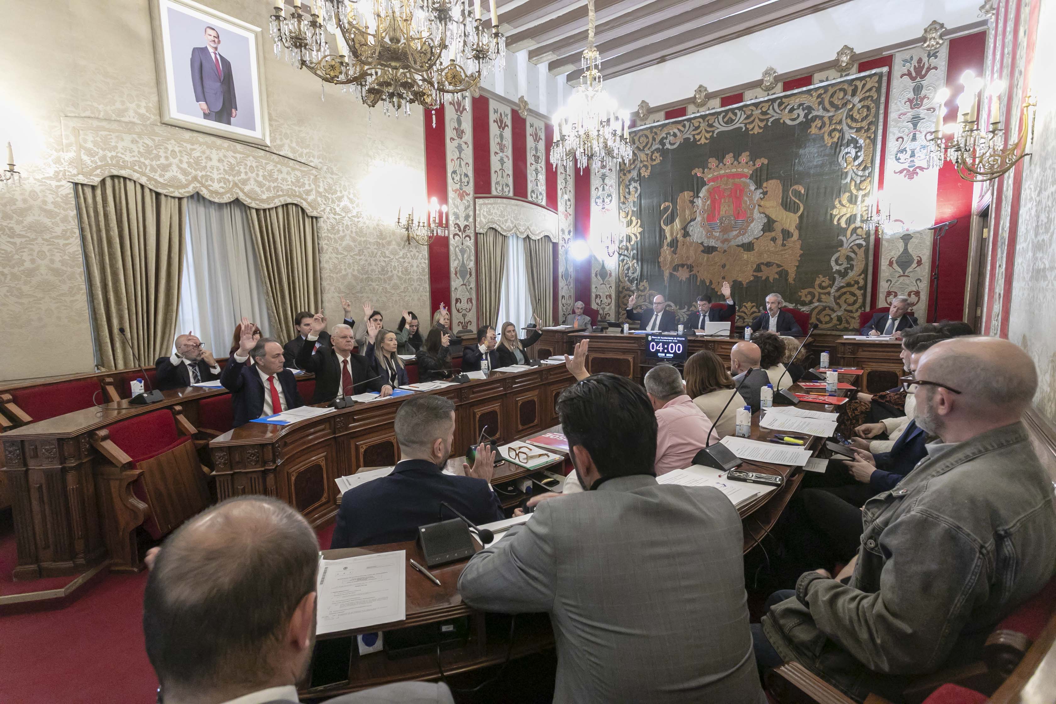 Momento de la sesión plenaria ordinaria de marzo en el Ayuntamiento de Alicante
