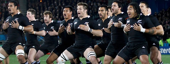 La selección de Nueva Zelanda inauguró su Copa del Mundo de rugby con una clara victoria sobre Tonga, por 41-10, en un partido disputado en un abarrotado estadio Eden Park de Auckland