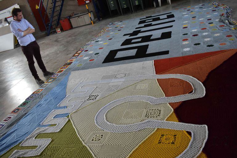 Morcillo con la valla de ganchillo 