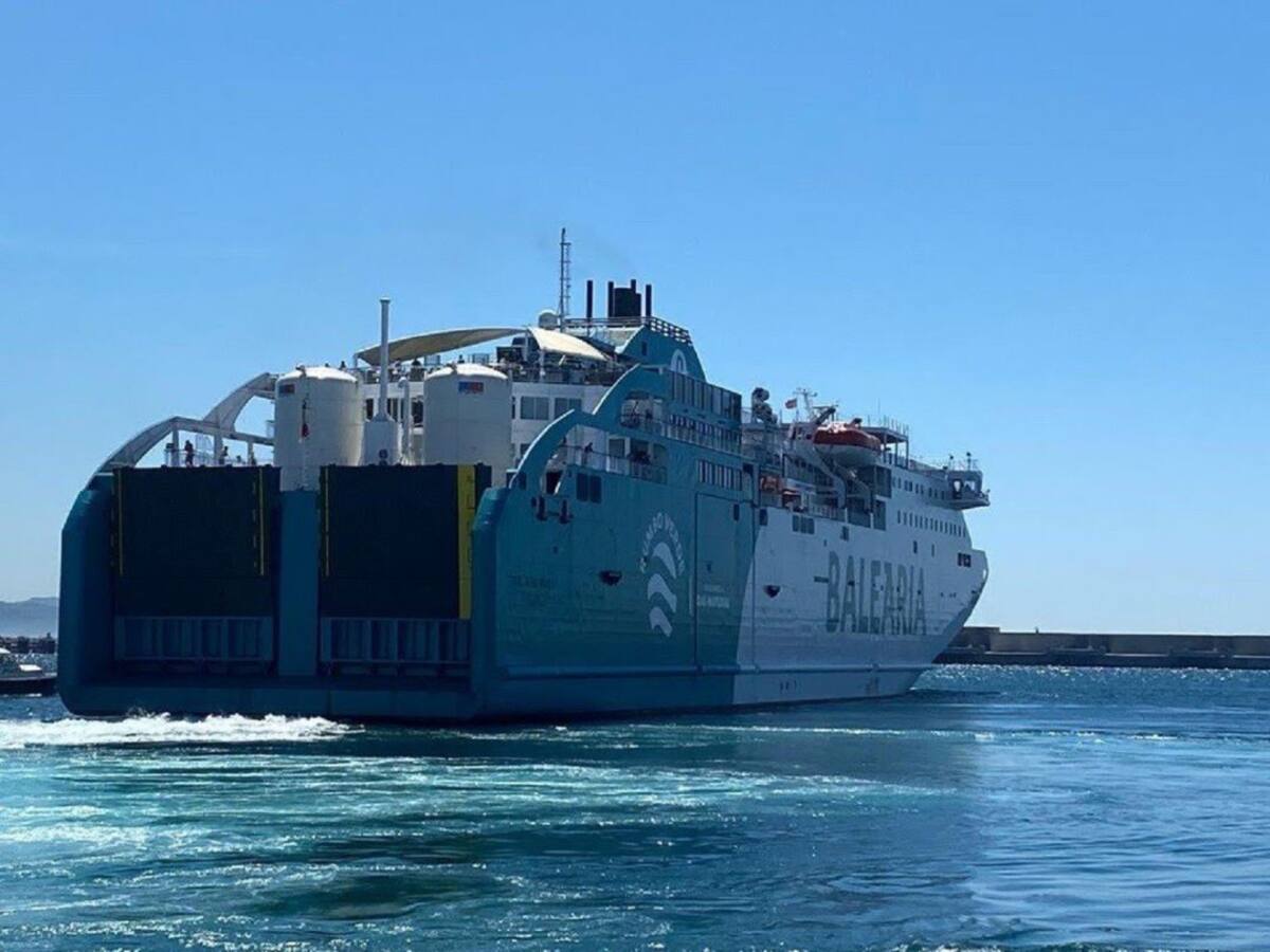 Baleària realiza el primer 'bunkering' de gas natural al ferry Bahama Mama en Algeciras