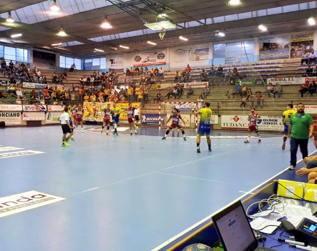 Imangen del encuentro del BlasGon y Bodegas Ceres ante Zamora.