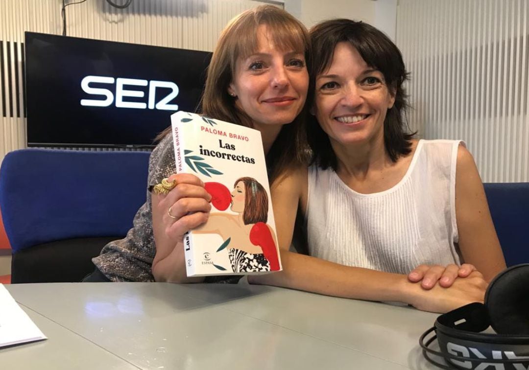 Macarena Berlín junto a Paloma Bravo.