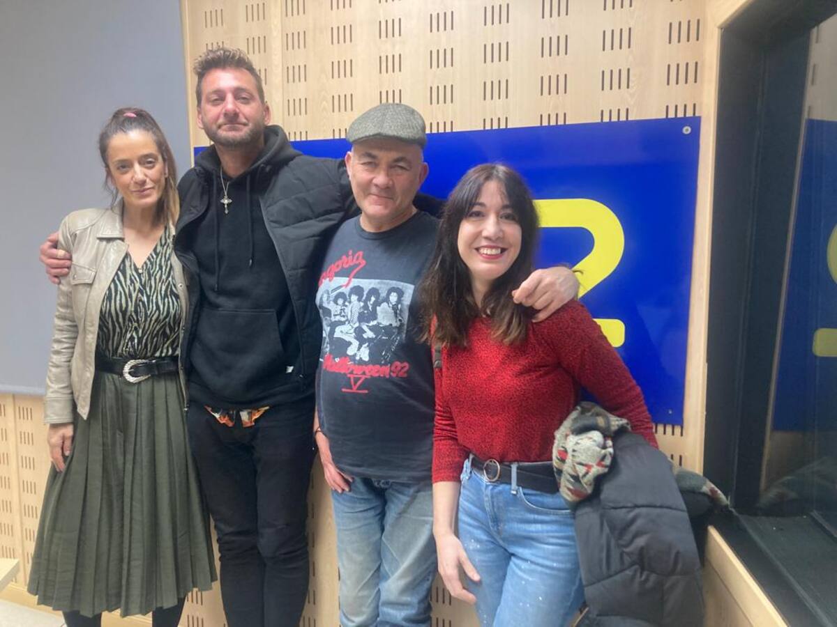 Viajamos a otras épocas; estilismo y un cantautor