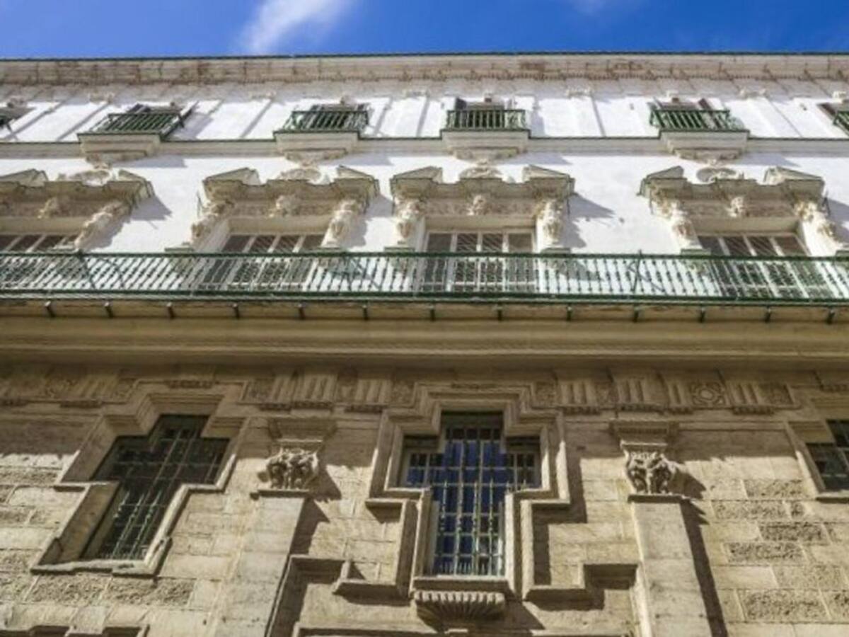 Se pide para Rafael Vez la privación como profesor y canónigo y la suspensión temporal como sacerdote.