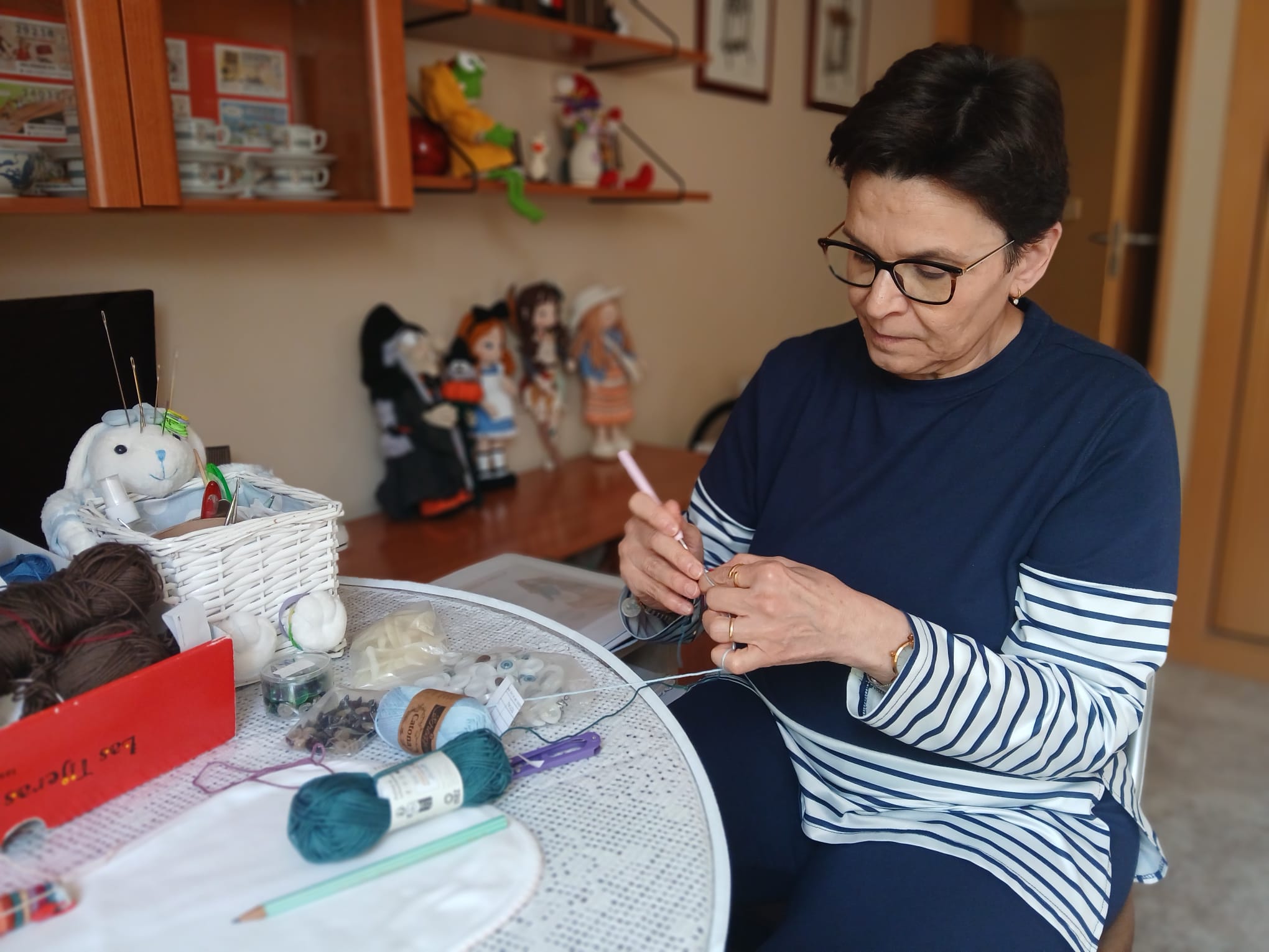 Charo Escribano, la autora de los amigurumis, en plena labor.