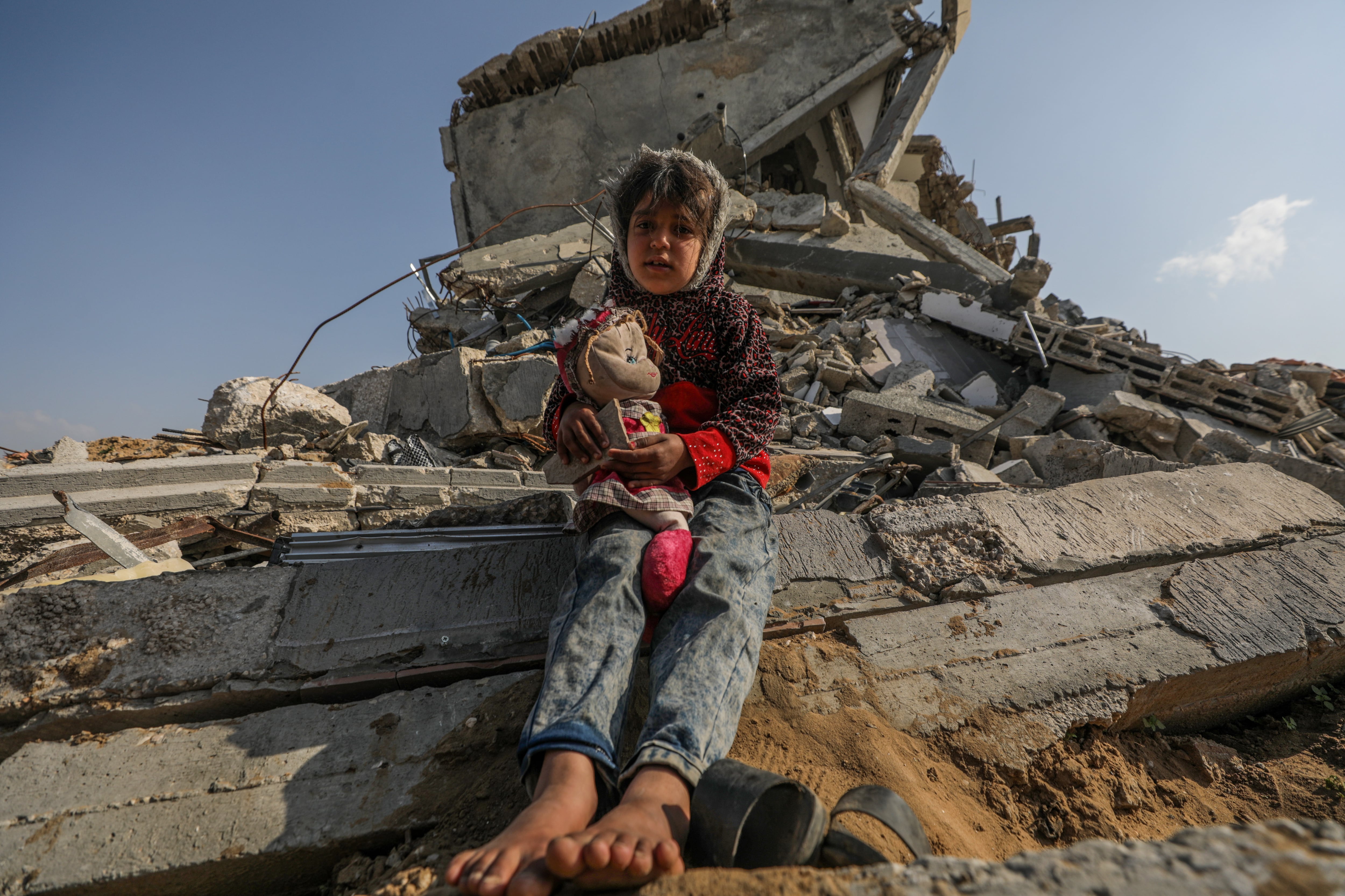 Palestinos en el campamento de refugiados de Jabalya