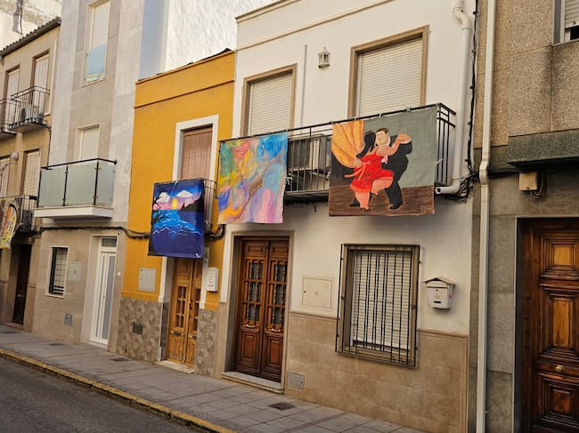 Colgaduras en la calle Los Molinos