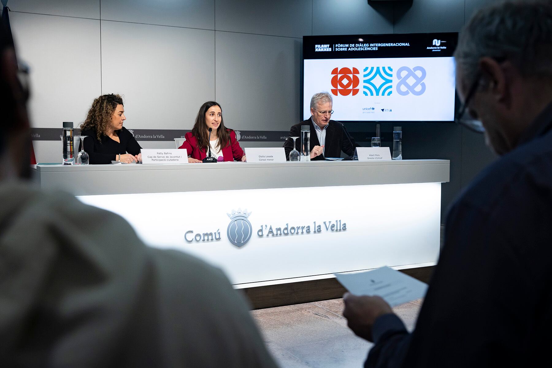 La cònsol menor d'Andorra la Vella, Olalla Losada, el director d'Unicef, Albert Mora, i la cap de joventut i participació ciutadana del comú, Patty Bafino
