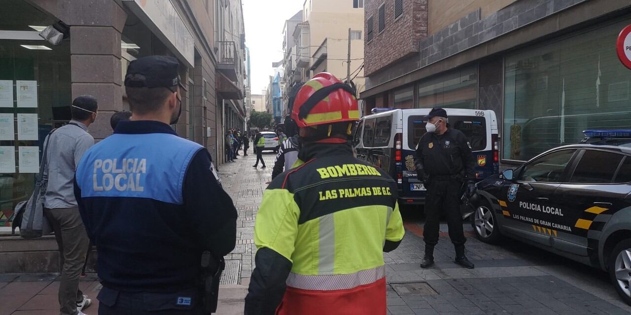 Desalojo de la antigua comisaría de Miguel Rosas en Las Palmas de Gran Canaria