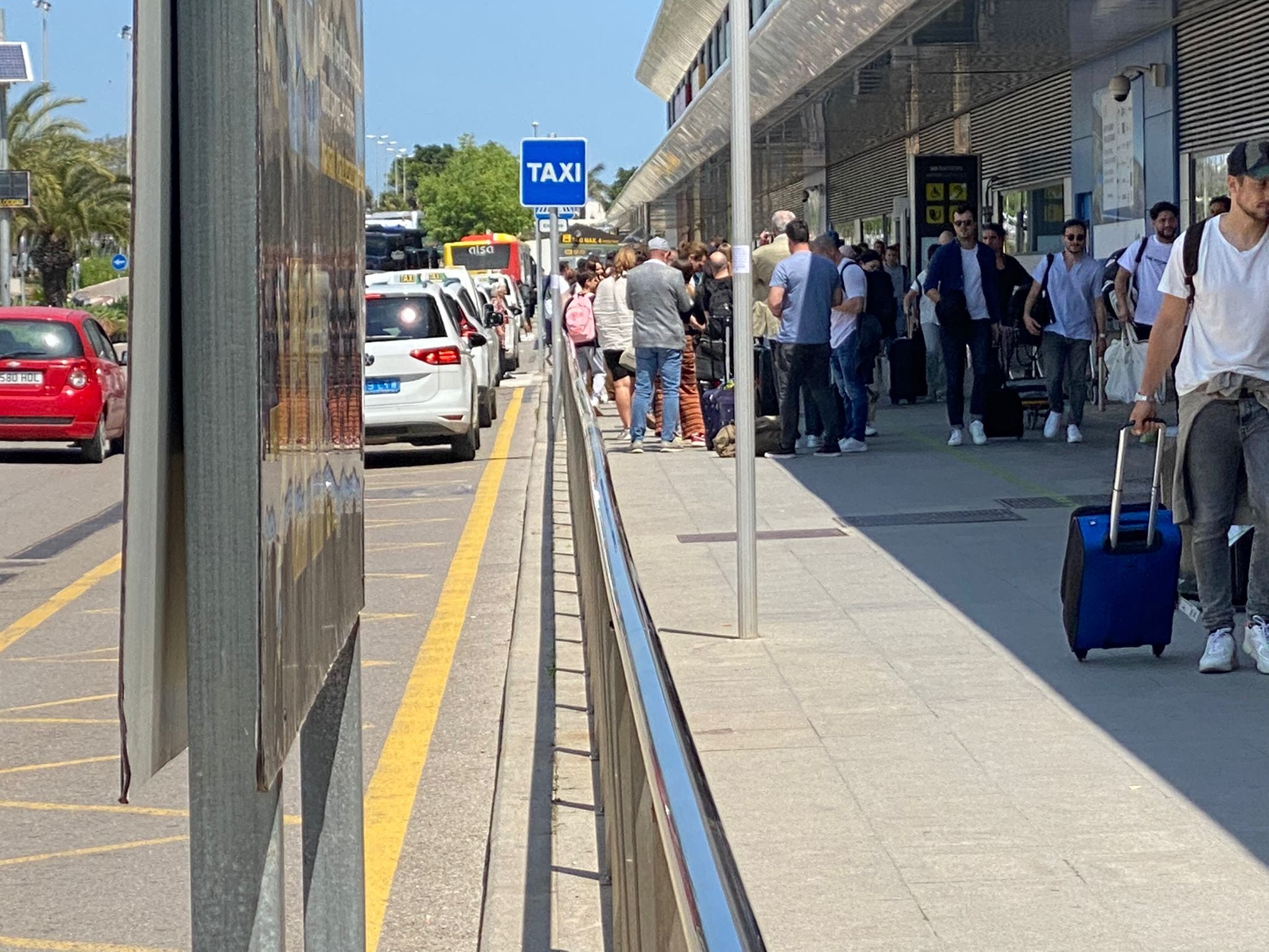 Colas para coger un taxi en el Aeropuerto