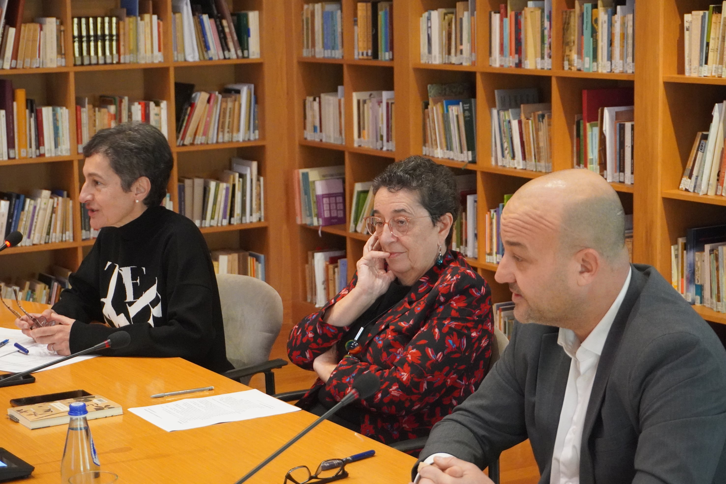 Dolores Vilavedra, Rosario Álvarez e Hakan Casares, del Consello da Cultura Galega