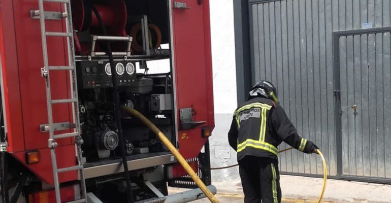 Bomberos de Jaén trabajando.