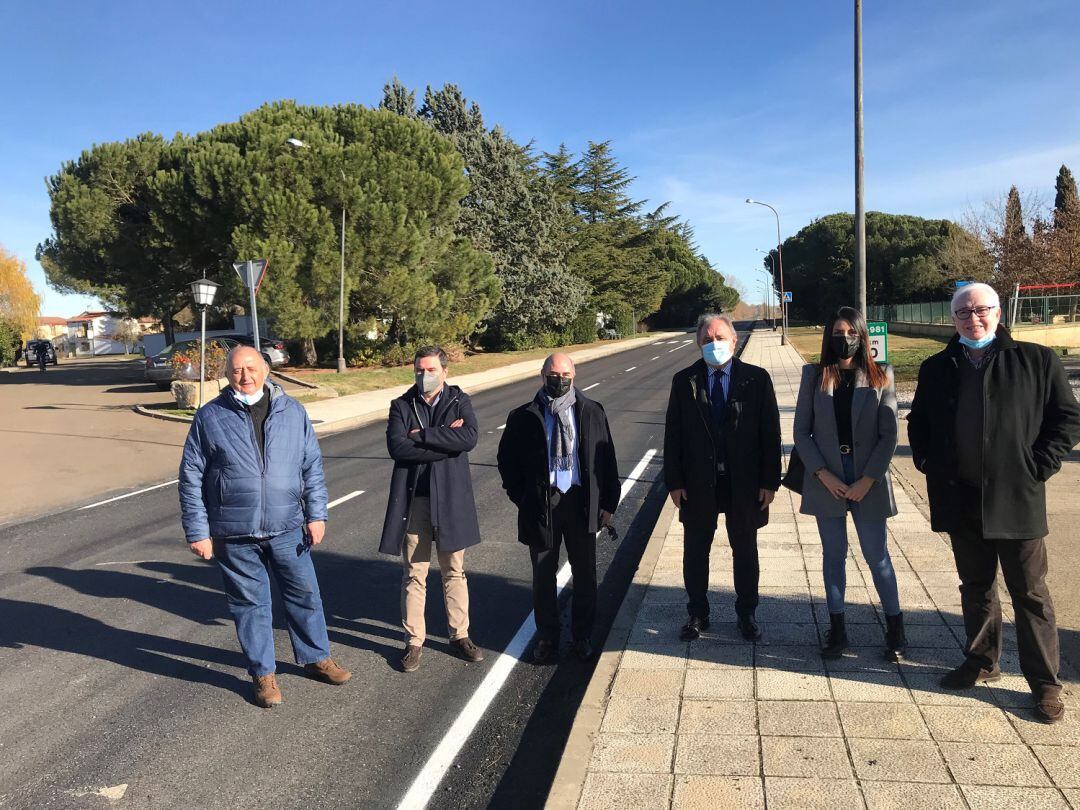 Visita a la carretera en la que se están realizando obras de mejora