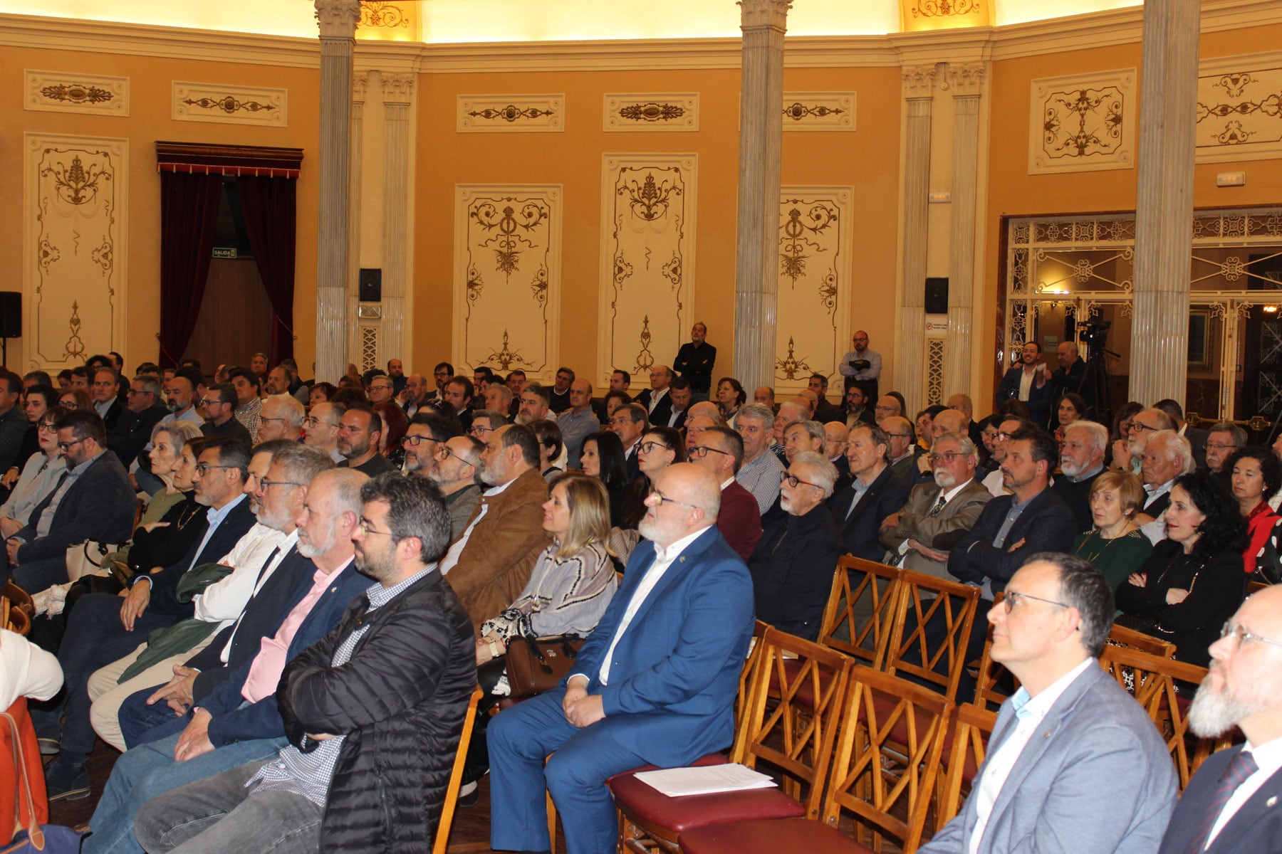 Imagen general del Salón Rotonda del Círculo Industrial durante la presentación de la Revista