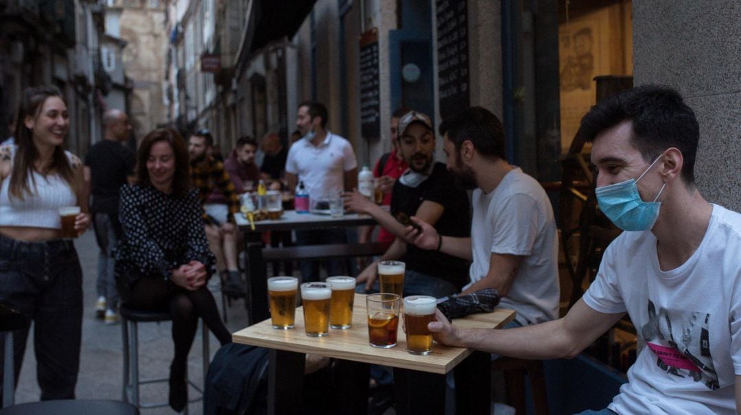 Bares y restaurantes deben cerrar a las 6 de la tarde.