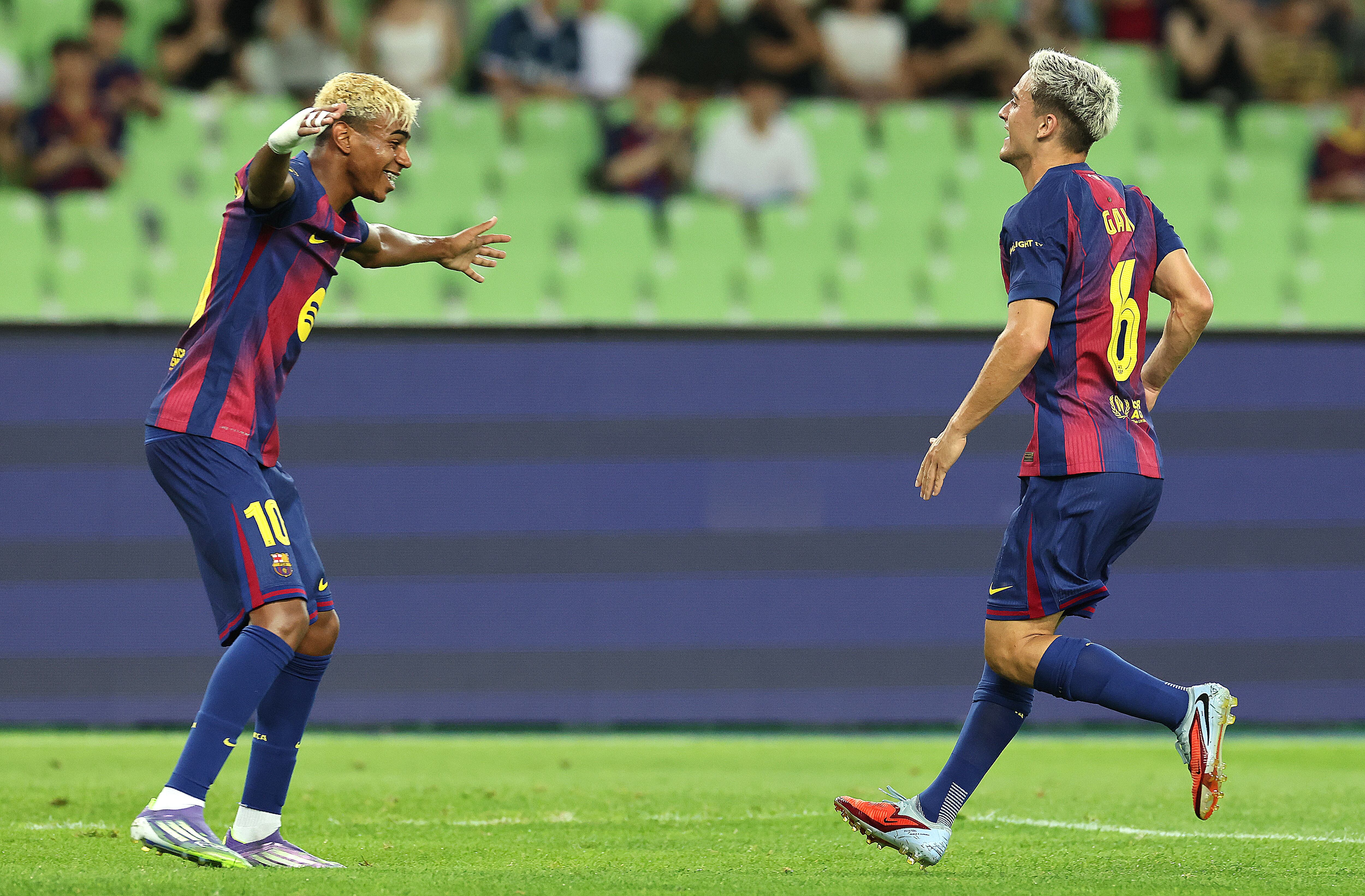 Lamine Yamal y Gavi celebran su gol en el FC Barcelona-Daegu FC