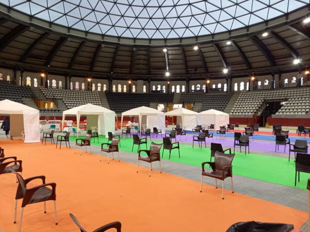 Interior de la plaza de toros de Villena en este momento