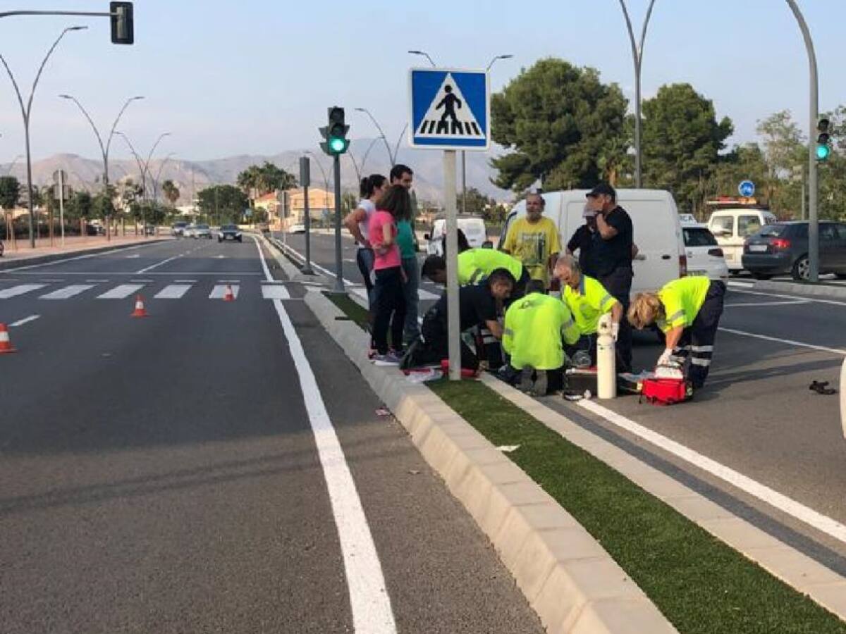 Agentes de Policía Local salvan la vida de un hombre en Lorca tras sufrir un infarto en su vehículo