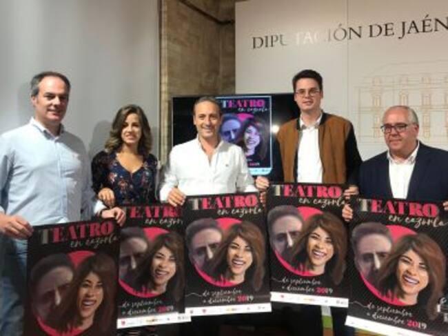 Autoridades provinciales y locales durante la presentación del Festival Internacional de Teatro de Cazorla.