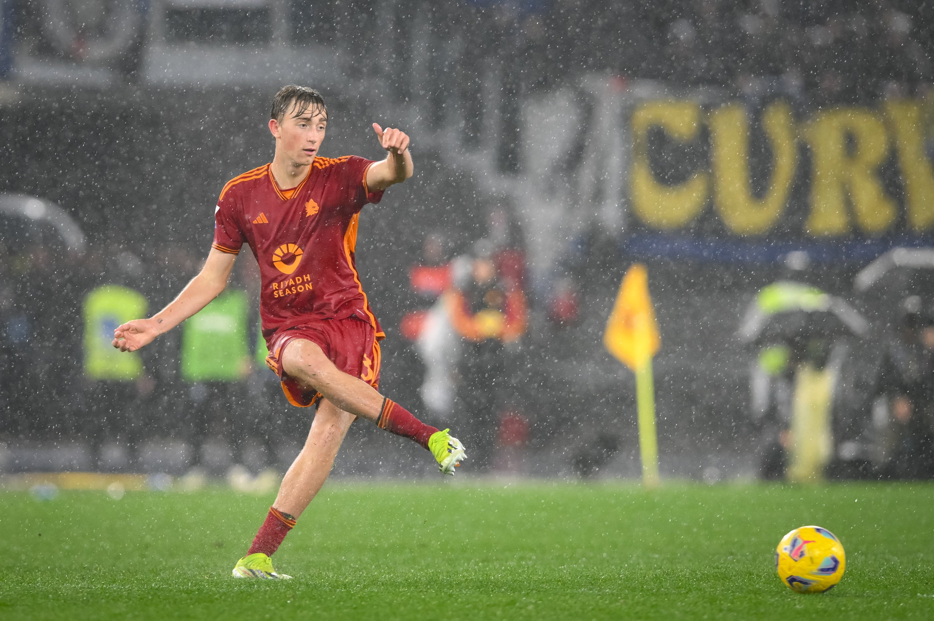 Dean Huijsen, durante uno de los partido con la Roma esta temporada. (Fabio Rossi/AS Roma via Getty Images)