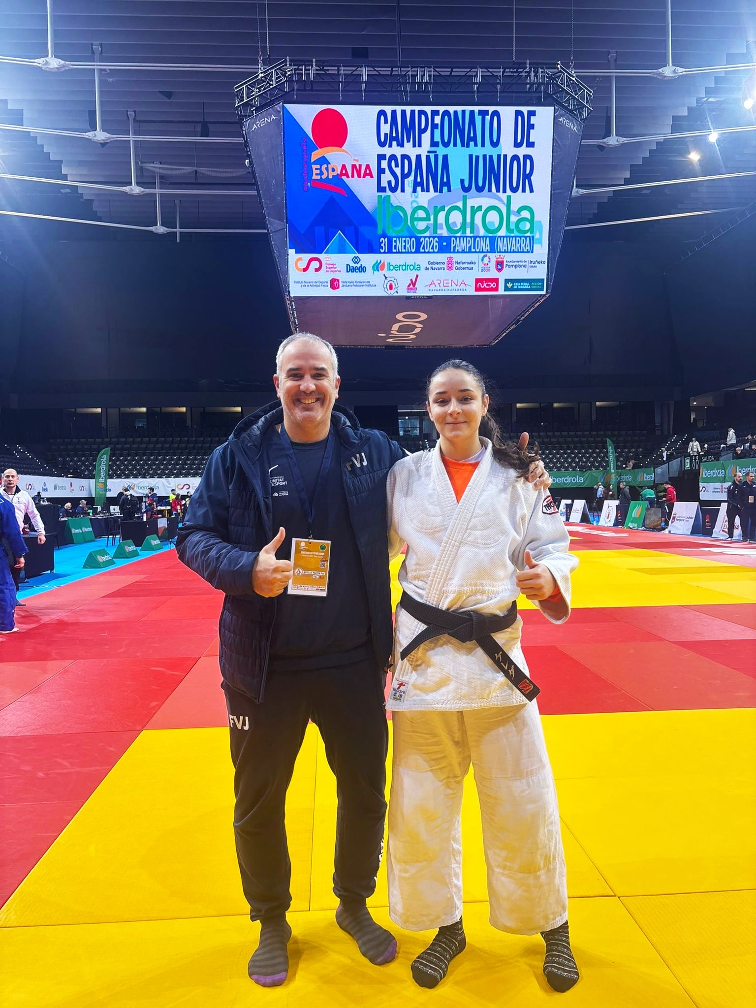Claudia Carrasco junto a su entrenador Pau Botella