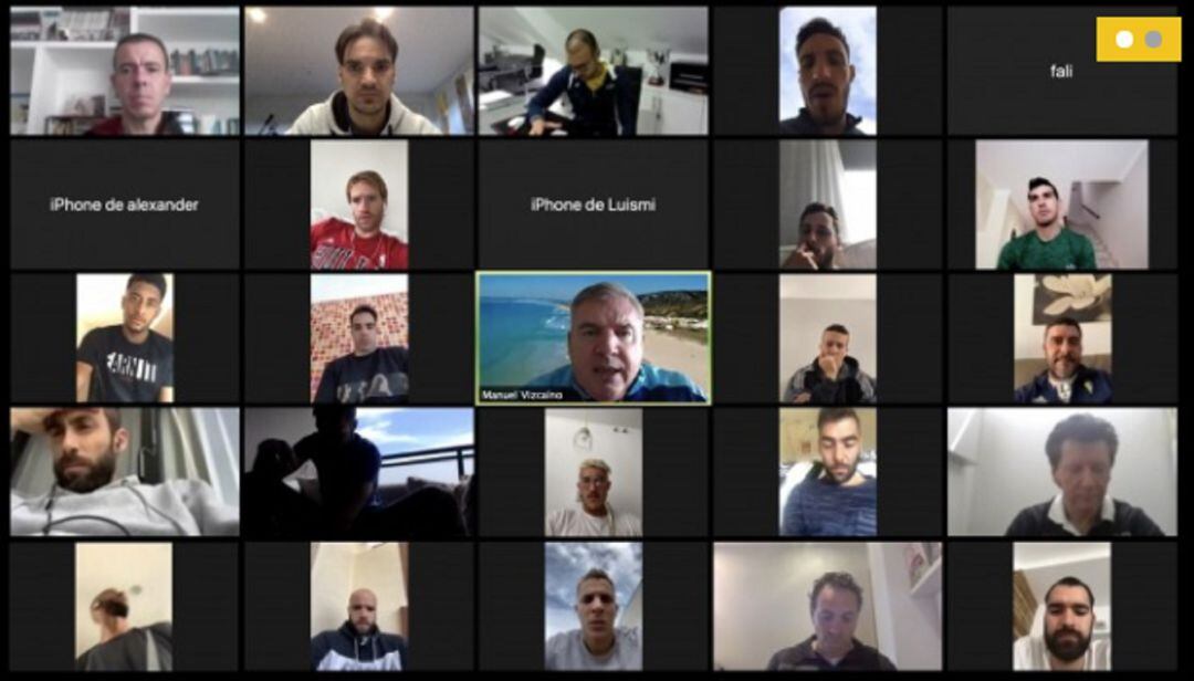 Imagen de la reunión telemática que han mantenido la plantilla cadista con el cuerpo técnico y directivos