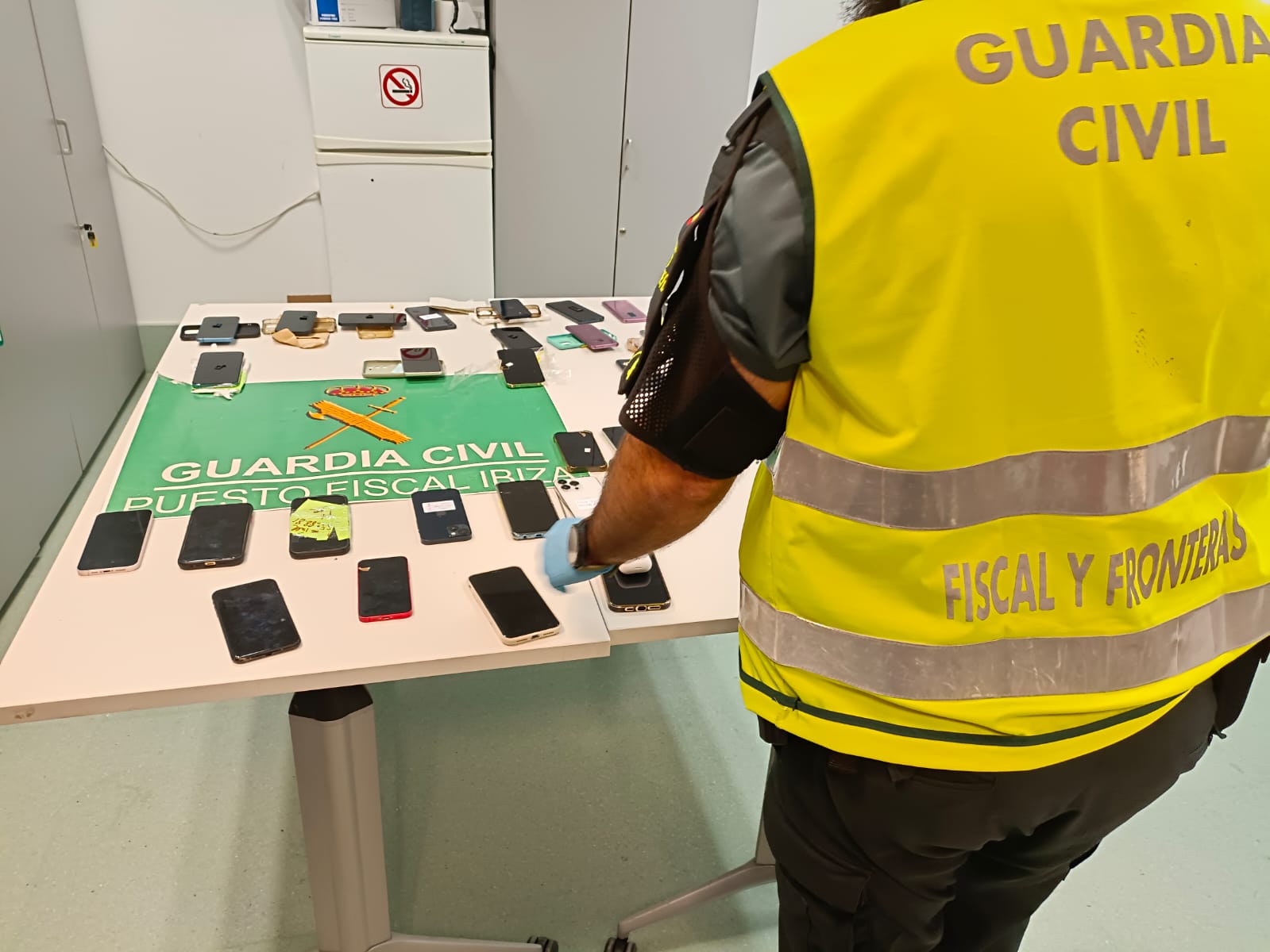 Imagen de los móviles sustraídos facilitada por la Guardia Civil