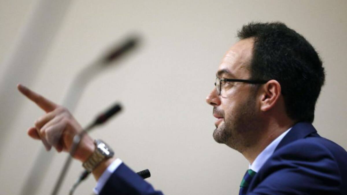 El PSOE se enreda con los viajes