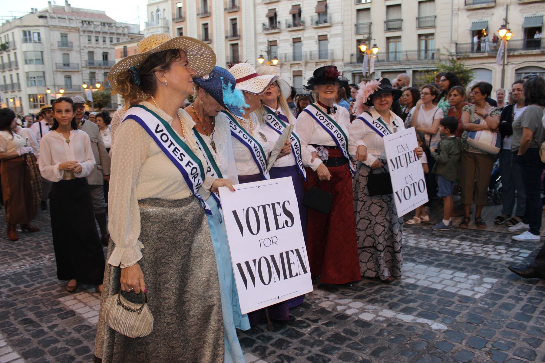 Uno de los grupos del desfile pidiendo el voto para las mujeres dentro de movimiento sufragista