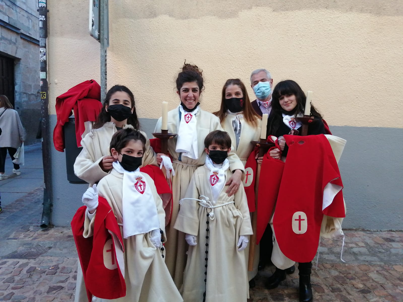 Mujeres y niñas desfilan por primera vez junto al Cristo de las Injurias