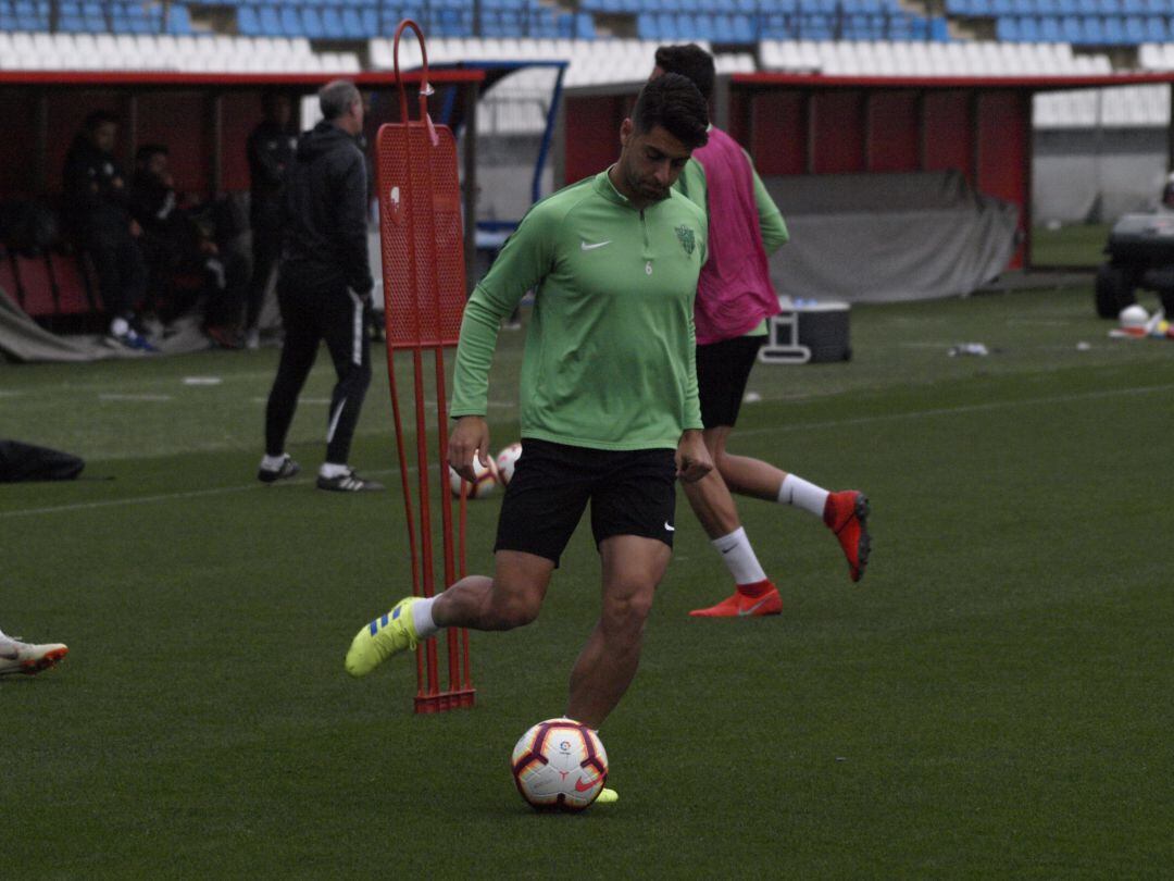 César de la Hoz en el entrenamiento del Almería.