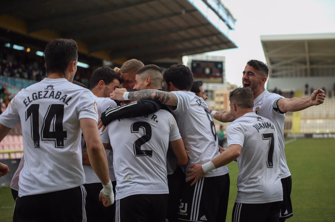 Celebración de uno de los goles del Burgos C.F.