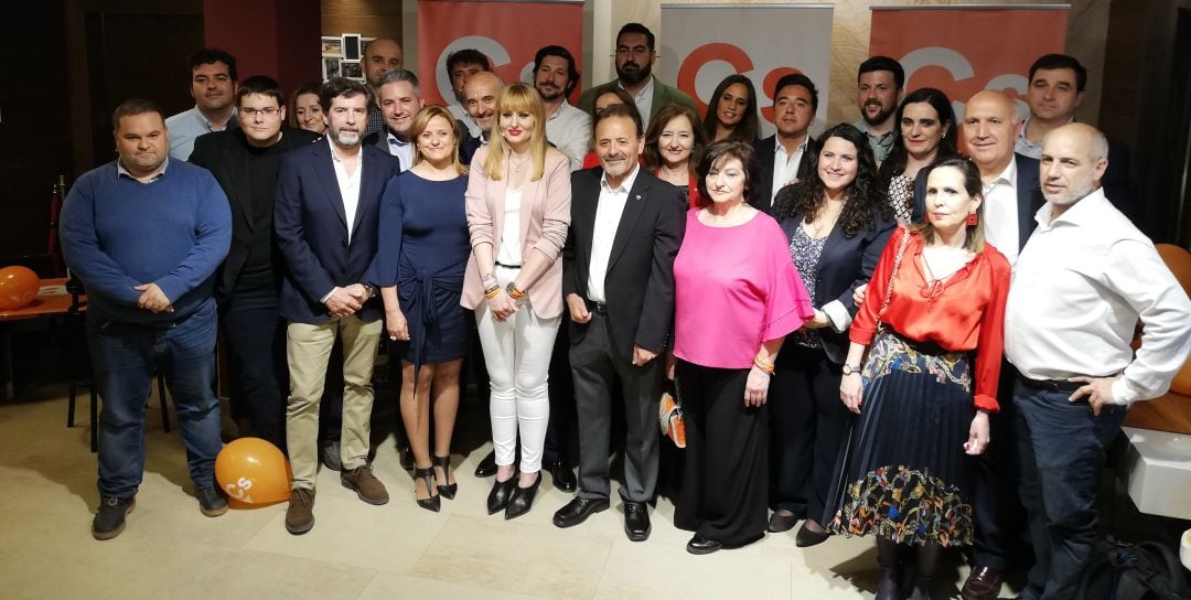 Integrantes de la lista de Ciudadanos en Jaén capital para las próximas Municipales, con María Cantos, candidata, en el centro.