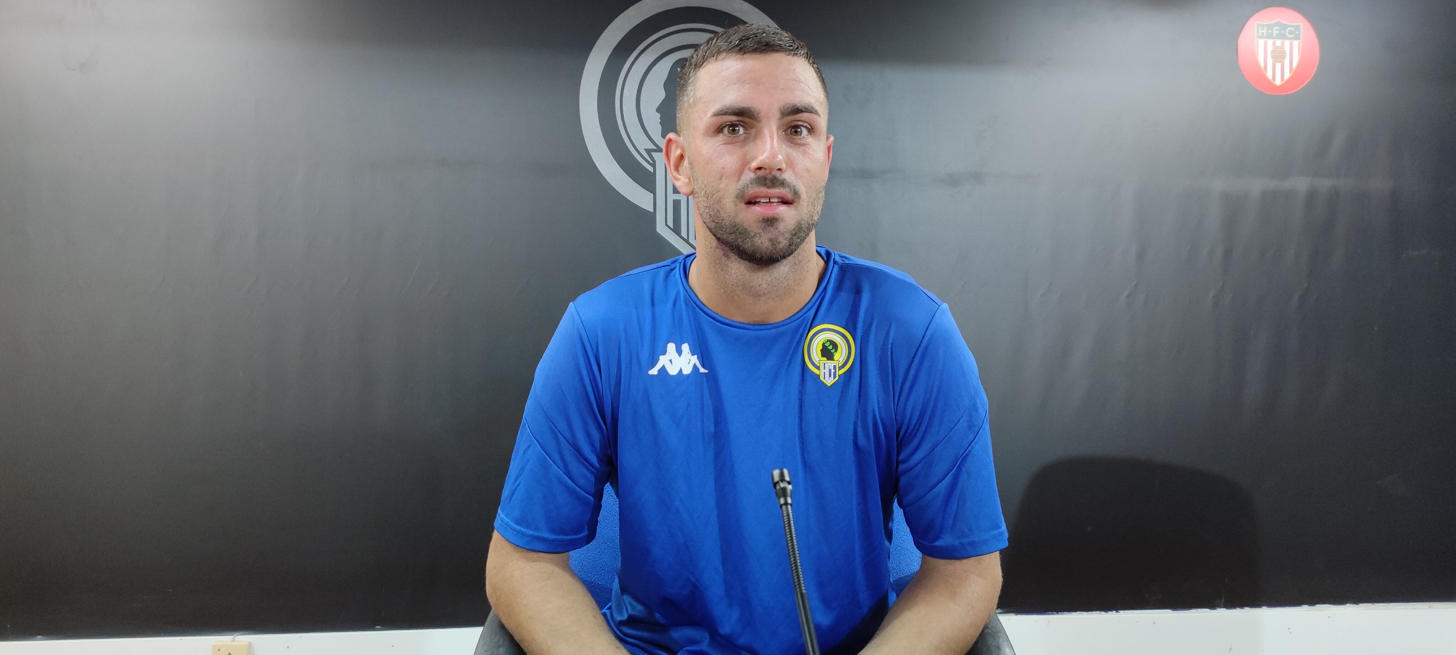 Ander Vitoria, jugador del Hércules CF, en la sala de prensa del Rico Pérez