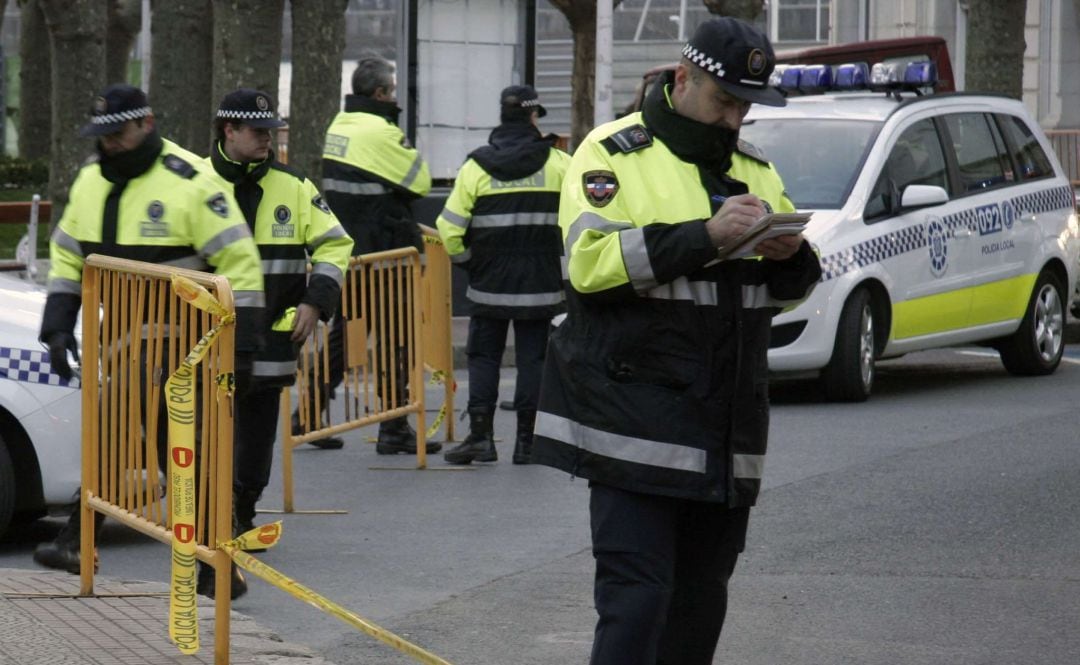 Control de la policia local en Santander.