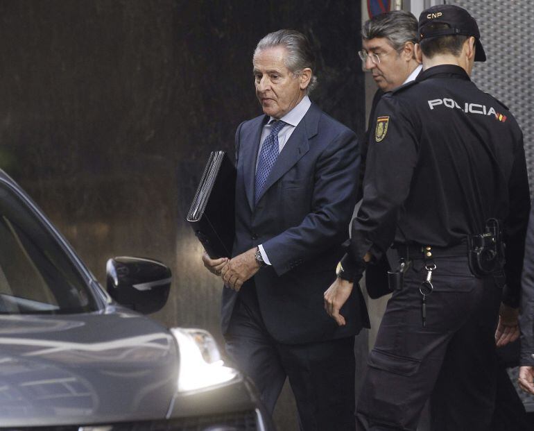 El expresidente de Caja Madrid Miguel Blesa, a su salida de la Audiencia Nacional, donde fue citado por el juez Fernando Andreu para declarar como imputado por el caso de las tarjetas opacas de la entidad financiera.