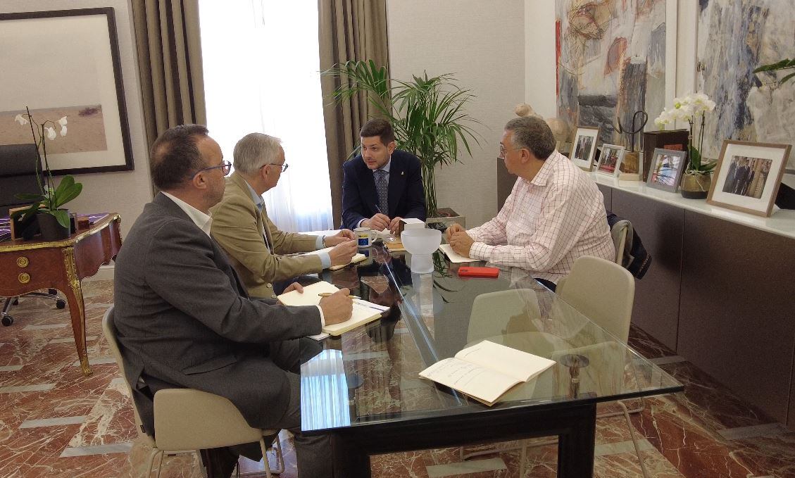 Reunión entre el alcalde de Gandia y Josep Miquel Boira, Comisionado del Gobierno de España para el Corredor Mediterráneo.