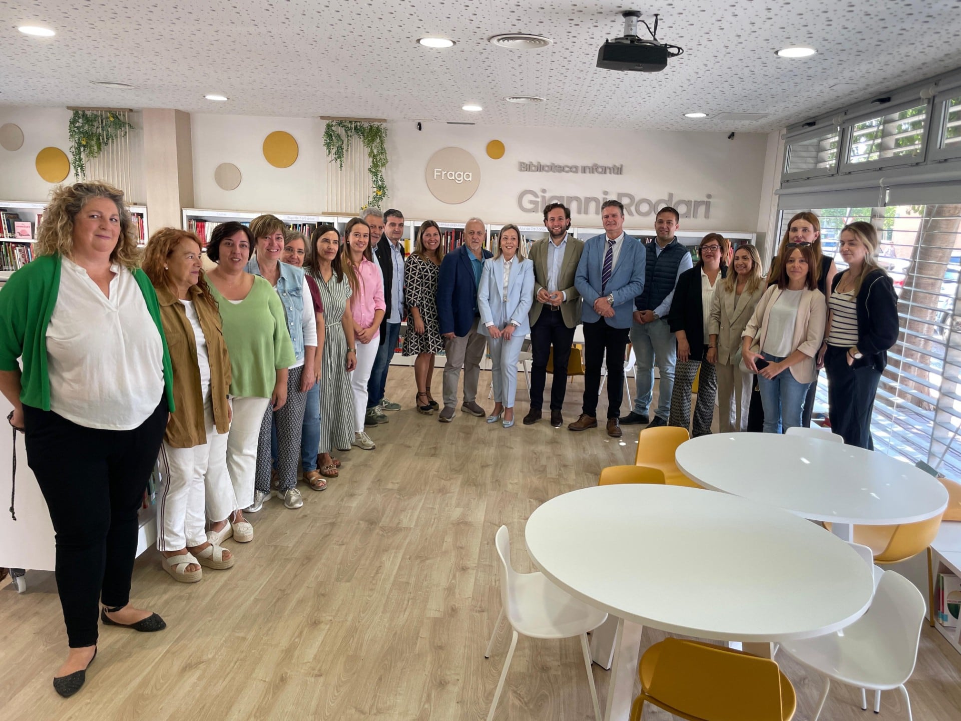 Isaac Claver e Ignacio Gramún en la inauguración de La biblioteca infantil Gianni Rodari de Fraga