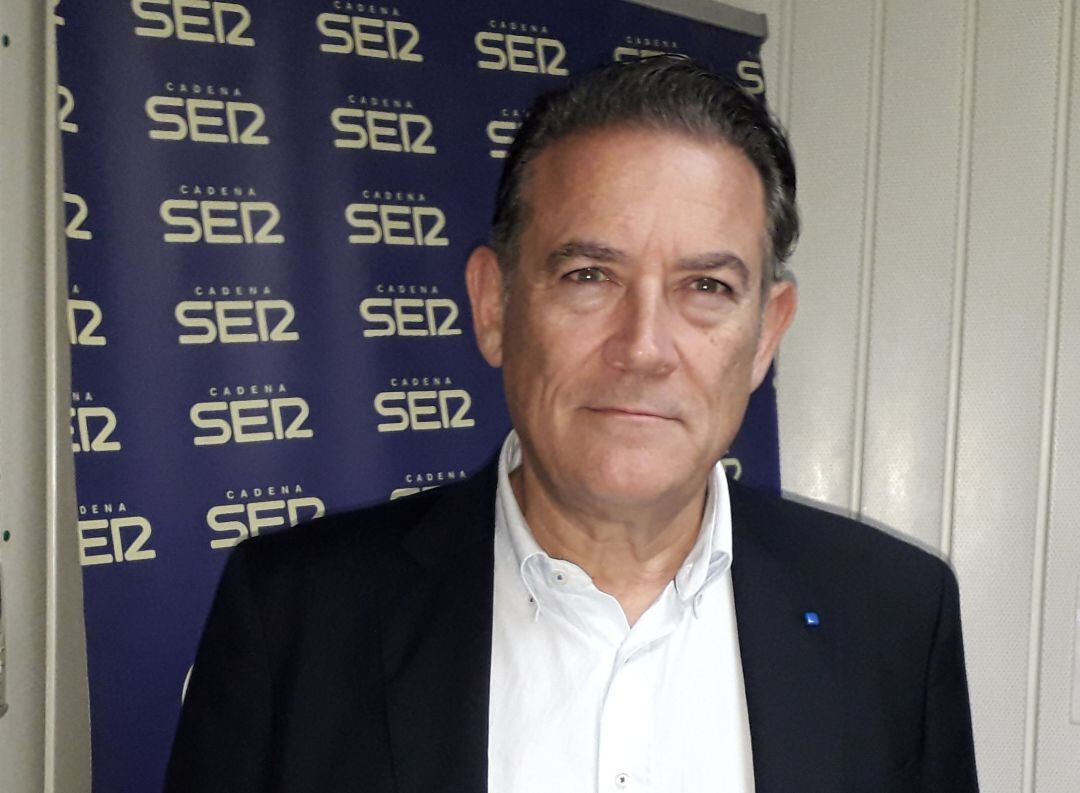 Raúl Caro en los estudios de Radio Linares (archivo).