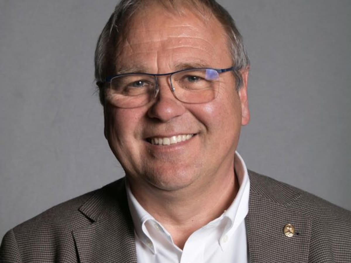 "El Ministerio de Consumo debe regular la política de equipaje de mano de las aerolíneas"